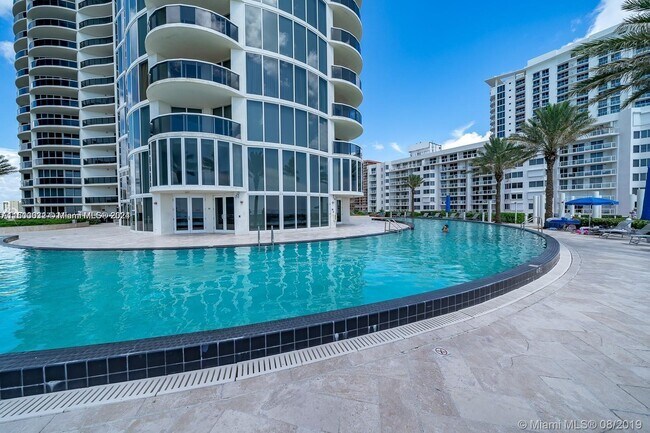 Building Photo - 17201 Collins Ave