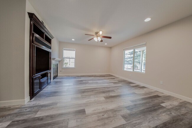 Building Photo - Beautiful Family Home