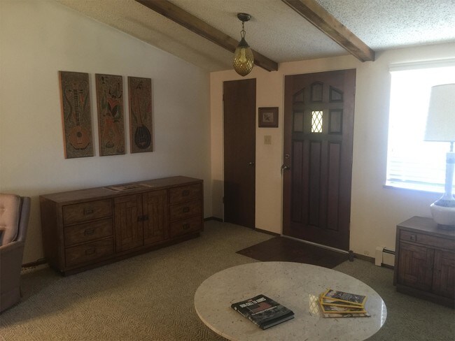 Foto del edificio - 588 McMullin Dr