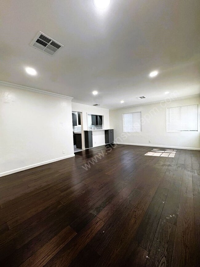 Building Photo - Newly Renovated 2 Bed, 1 Bath Home with Ap...