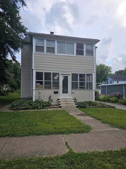 Building Photo - 211 Edwards Ave