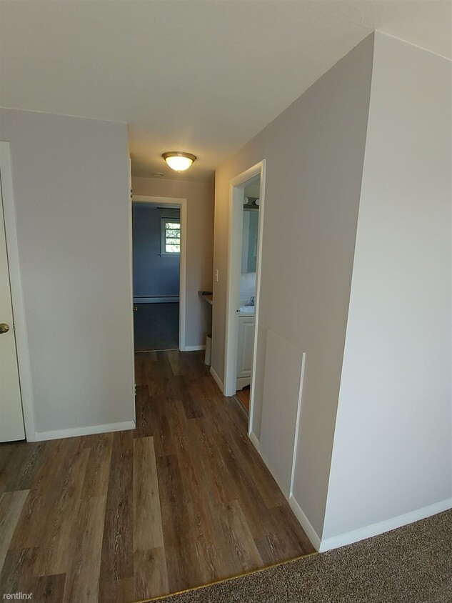 Primary Photo - 1 br, 1 bath 4plex - 9 Fern St 2