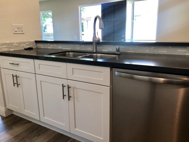 Foto del edificio - Upgraded 1bdrm/1ba in Lake Forest