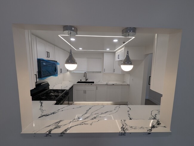 Building Photo - 2905 Montrose Ave