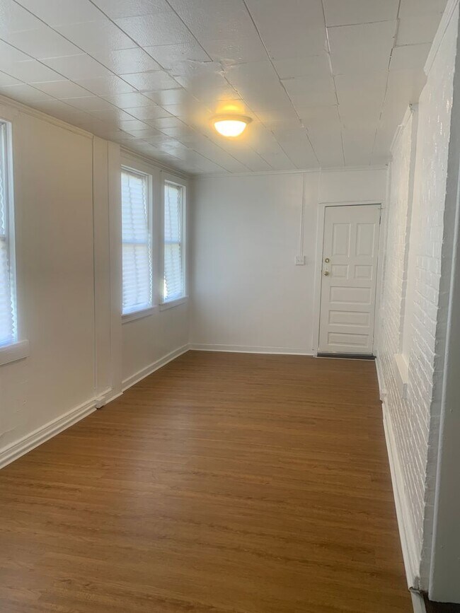 Building Photo - Spacious 2 Bedroom in Downtown-York City SD