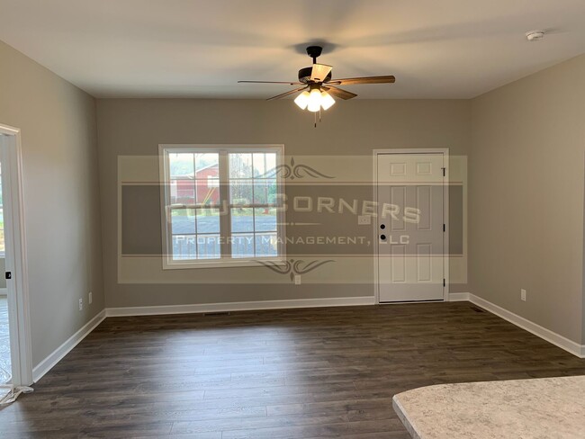 Building Photo - Beautiful 3 Bedroom 2 Bath Home