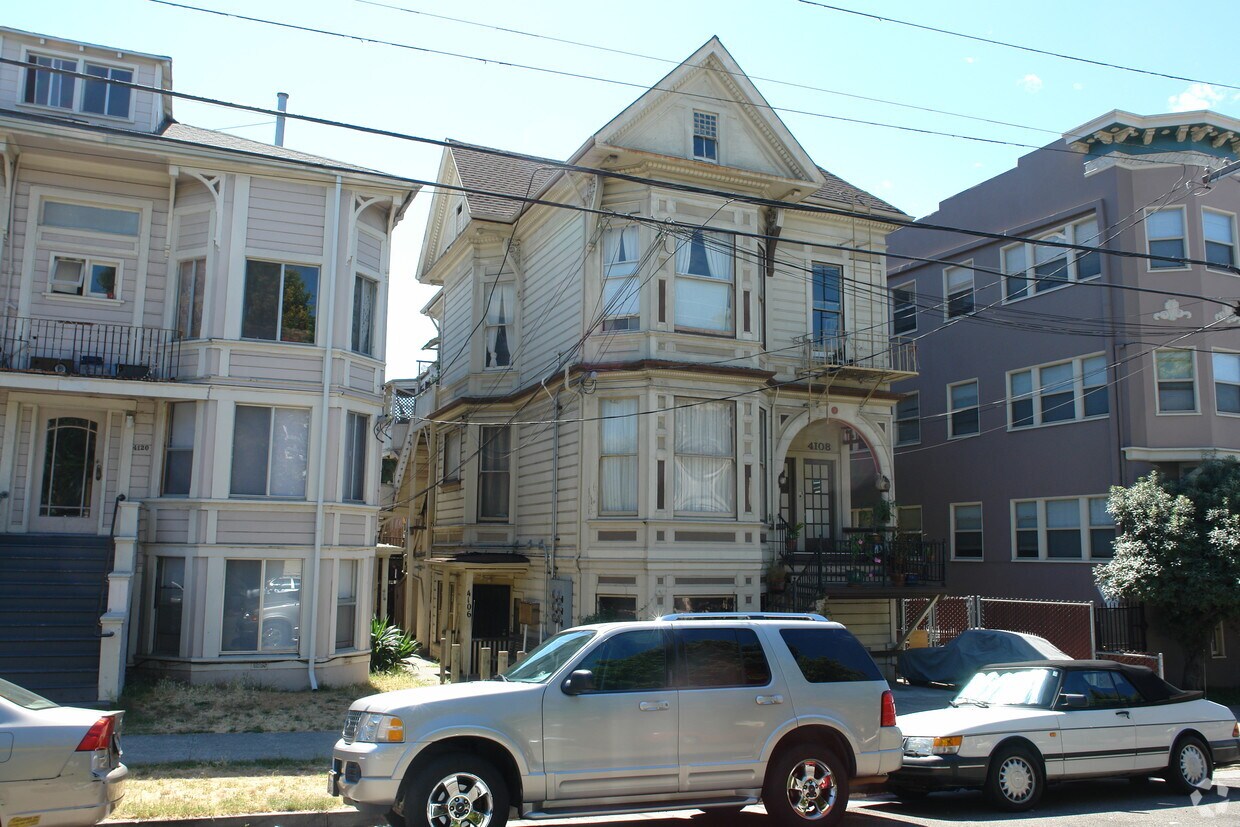 Building Photo - 4108-4110 Howe St