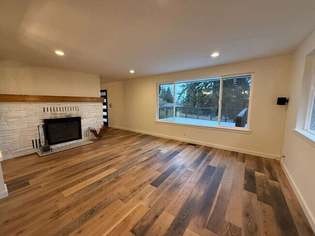 Foto del edificio - Stunning 4 Bed 3 Bathroom Home!