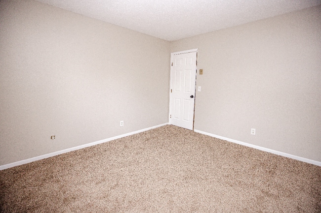 Building Photo - 6730 Hill Ave