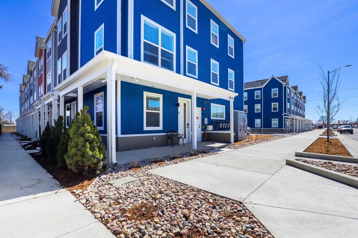 Foto principal - 1 Month Free! Brand New Townhomes in the h...