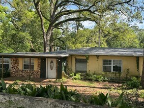 Building Photo - 325 Mayo St