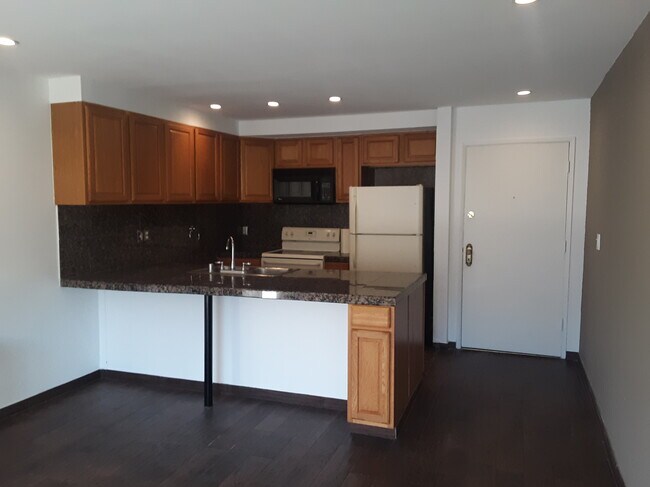 Foto del edificio - 740 N Kings Rd