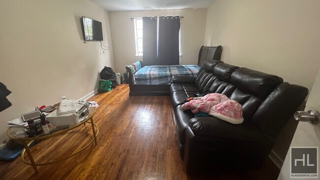 Foto del edificio - SUNNY & LARGE 3 BEDROOMS  EAST 56 STREET/ ...