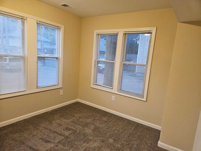 Foto del edificio - 118 Ballard St