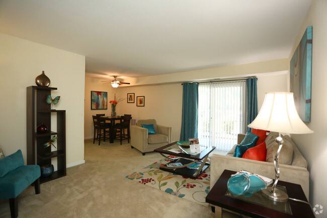 2BR,1BA,1000SF - Living Room - The Palms Apartments