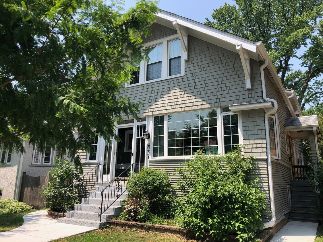 Owner occupied 2 Flat - 831 S Grove Ave