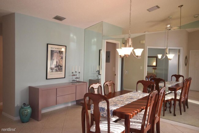 Foto del edificio - 2 br, 2 bath Condo - 2915 NW 12th St Apt B
