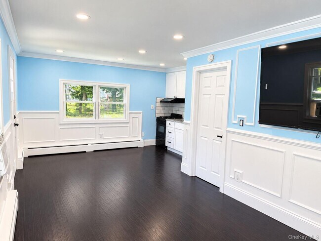 Building Photo - 305 Smithtown Blvd