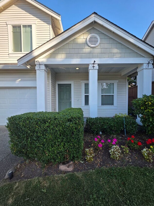 Primary Photo - 4 Bedroom Lakeland Hills Home