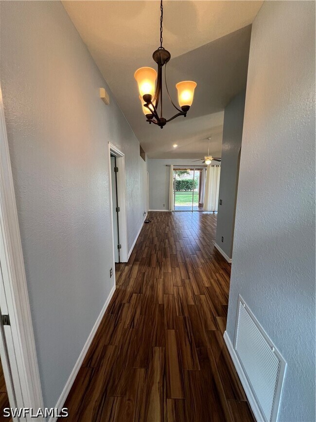 Foto del edificio - 608 Crossfield Cir