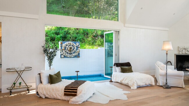 Foto del edificio - 822 Adobe Canyon Rd