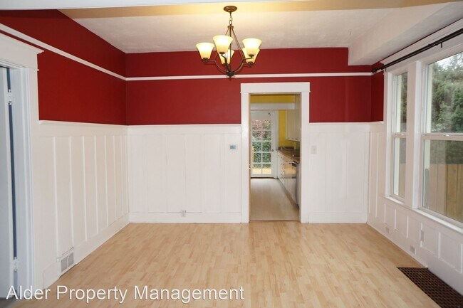 Building Photo - 2 br, 1 bath House - 7942 N. Courtenay Ave