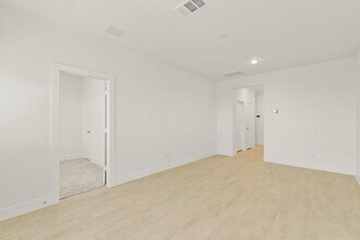 Building Photo - 21118 Garden Palm Dr