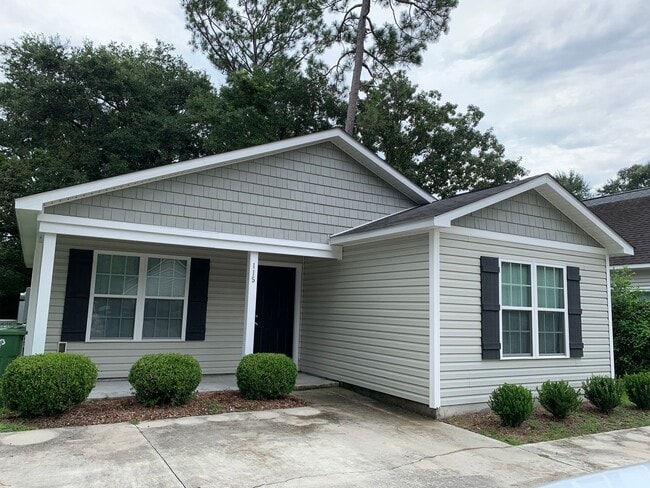3 Bedroom, 2 Bath House Available Now - 3 Bedroom, 2 Bath House Available Now