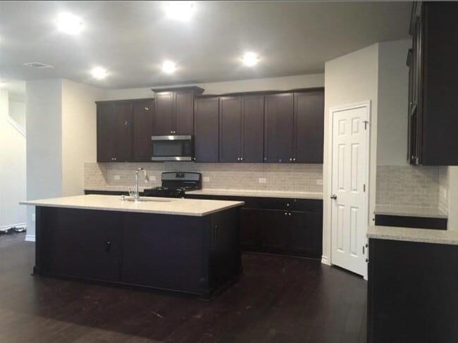 Building Photo - 7307 Albany Dr