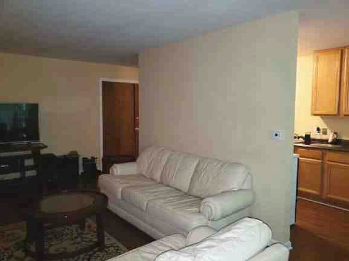 Primary Photo - 5600 Hillcrest Ln