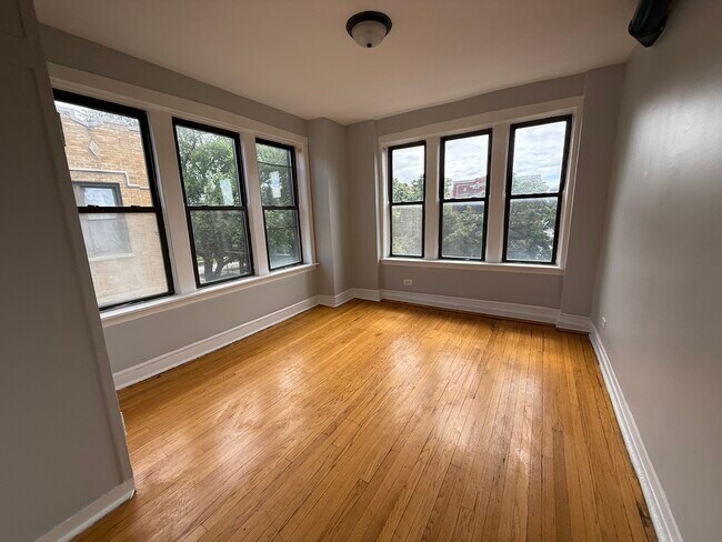 Foto del edificio - 1020 E Hyde Park Blvd