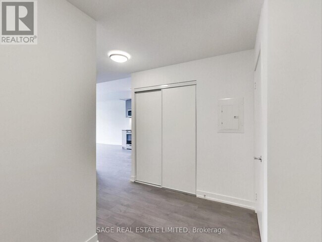 Photo du bâtiment - 270 Dufferin St