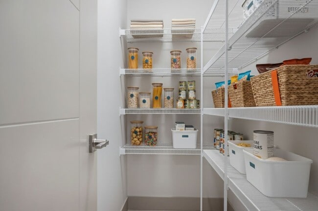 Building Photo - 45547-45547 Knight Rd