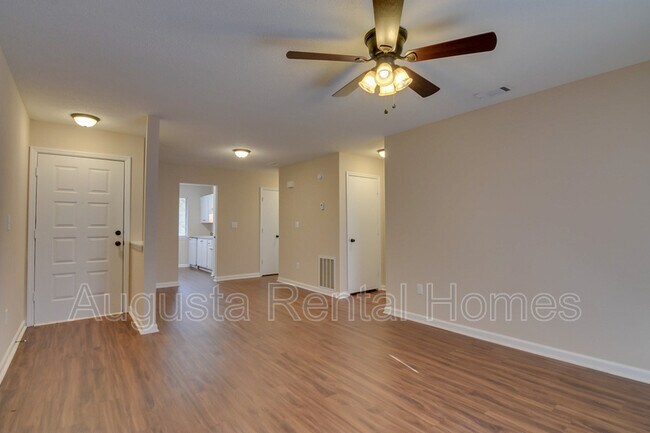 Foto del edificio - 3512 Woodlake Rd