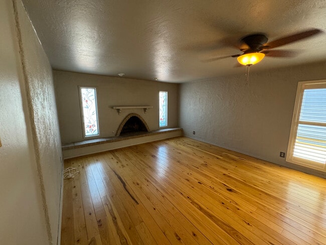 Building Photo - Lovely 3-Bedroom 2-Bathroom Home in Litchf...