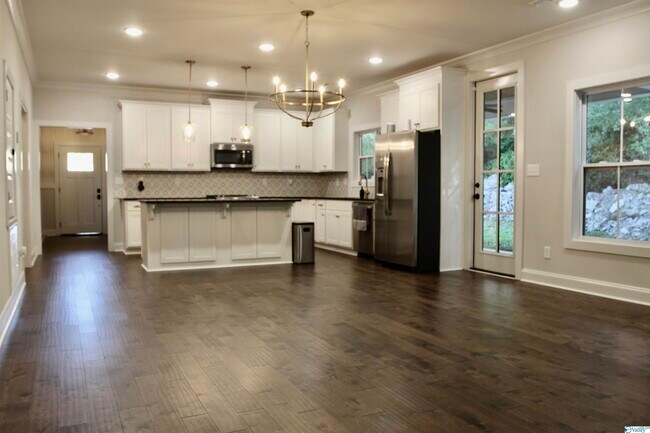 Foto del edificio - 1736 McCullough Ave NE