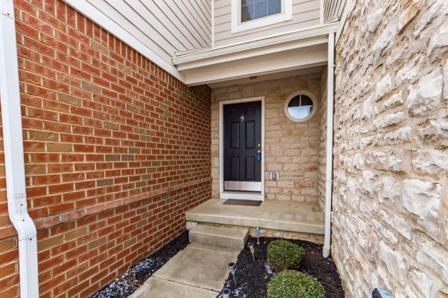 Building Photo - 903 Adara Dr