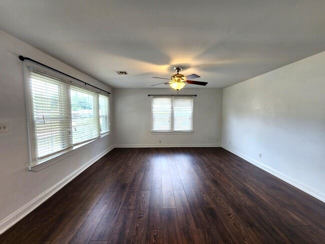 Building Photo - 2 Bed 1 Bath 2 Covered Carport in Corbin P...