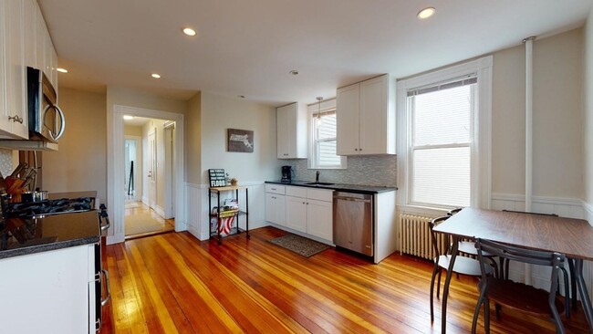 Building Photo - 38 Vinton St