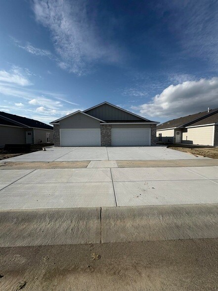 Building Photo - 12944 E Blake St