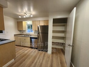 Building Photo - 45 NE Torval Canyon Rd