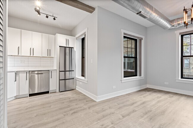 Foto del edificio - 7645 N Sheridan Rd