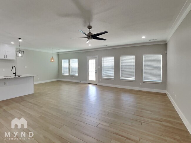Foto del edificio - 2417 Creek Dr