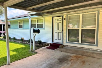 Building Photo - 3212 Thornwood Dr