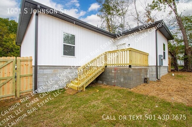 Building Photo - 1001 Johnson St