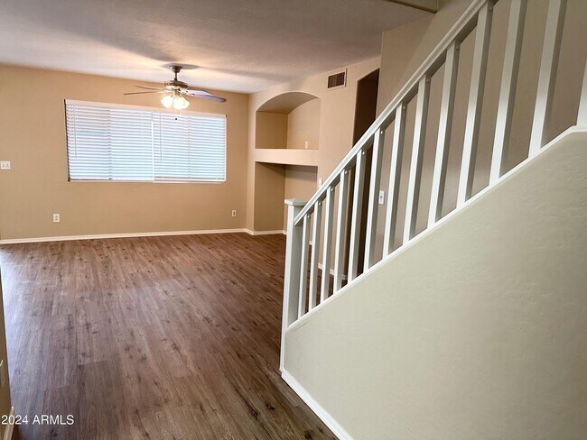 Foto del edificio - 1473 E 12th St