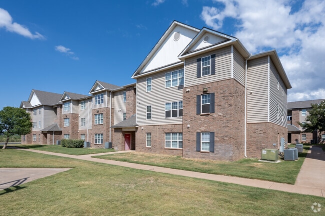 Building Photo - The Grand at Buffalo Run