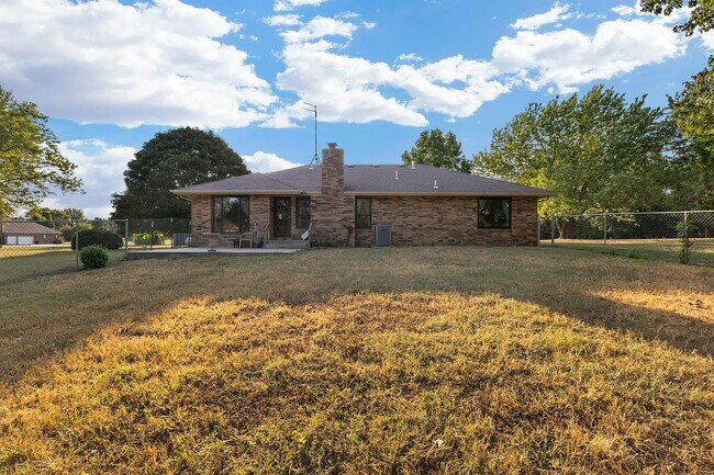 Foto del edificio - 8430 N Oaklawn Dr