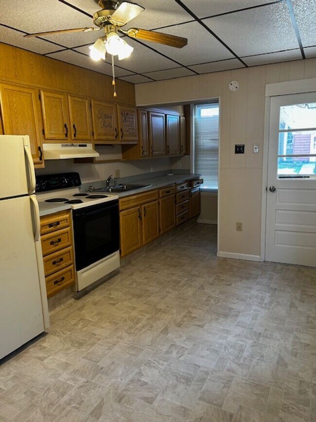 Foto del edificio - 3 br, 2 bath House - 46 E LOCUST STREET