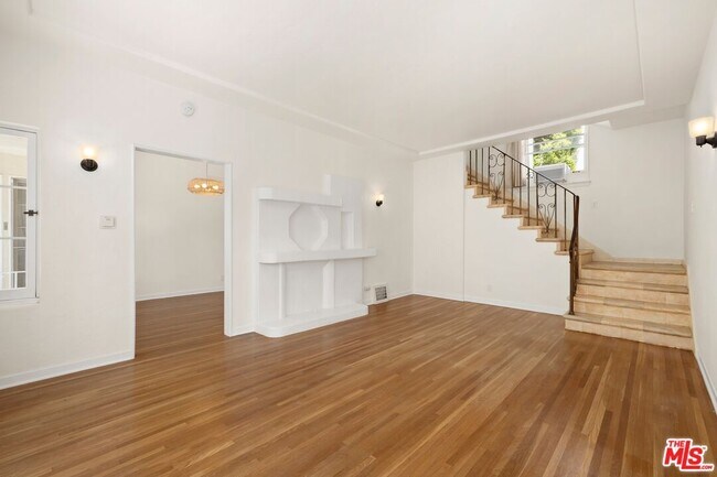Foto del edificio - 2011 Beachwood Dr